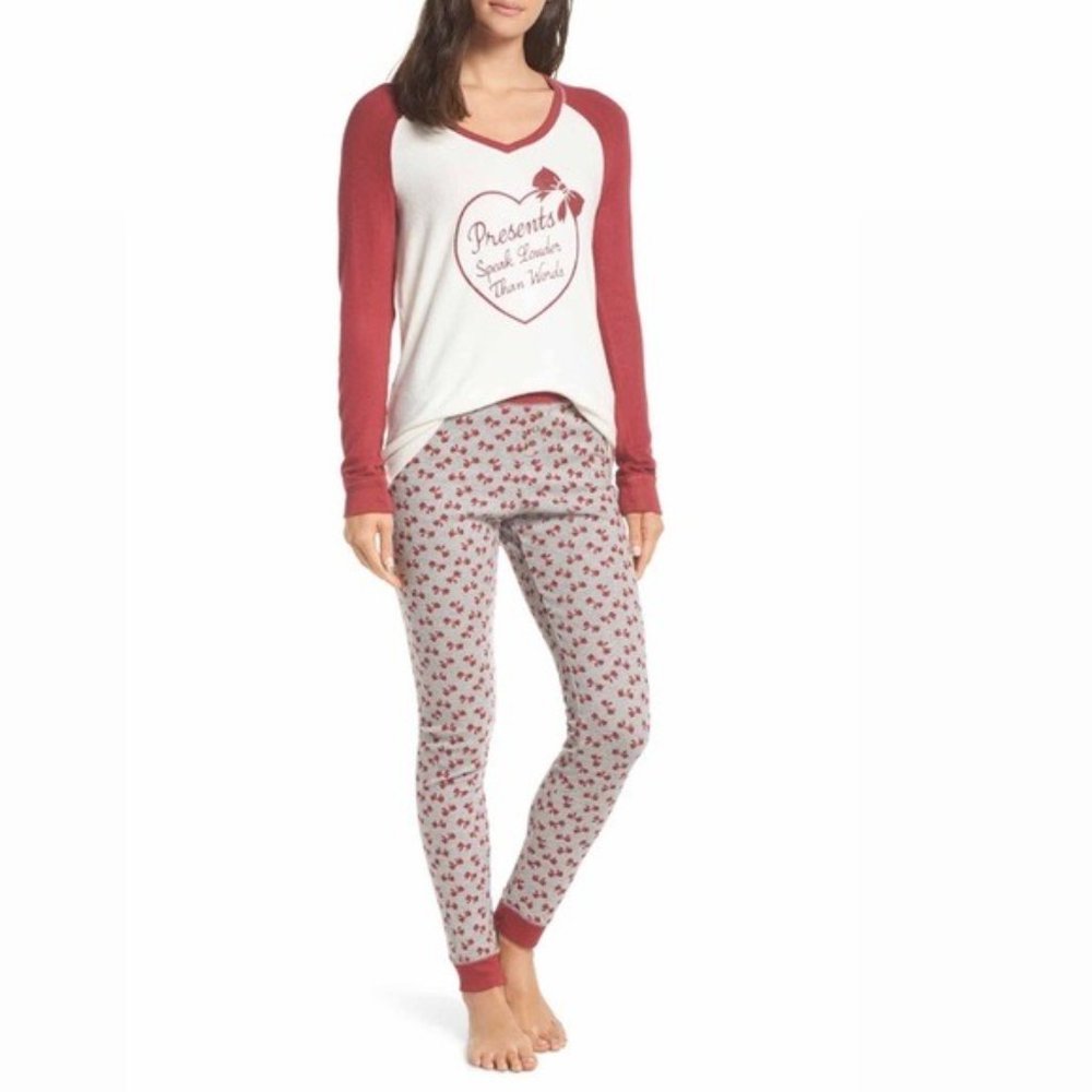 Make+Model Pajama Set Holiday Burgundy Berry Presents Christmas Size L NWT